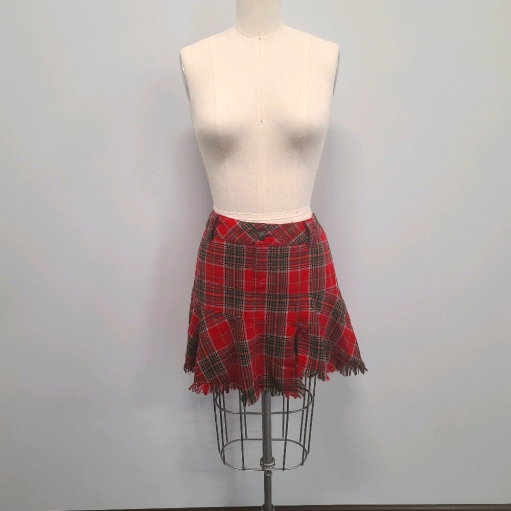 Plad red and green skirt